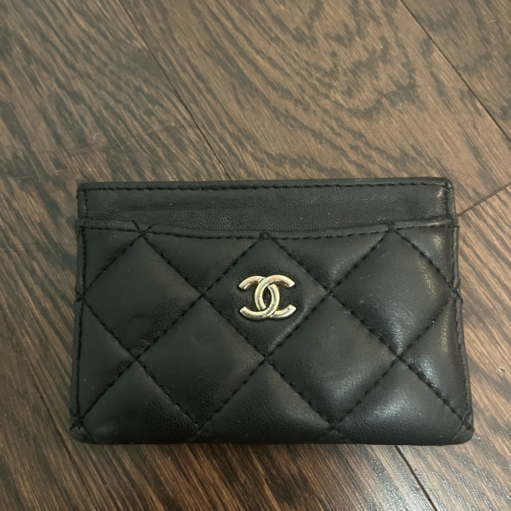 Chanel Card Holder
Quilted Diamond Lambskin Black